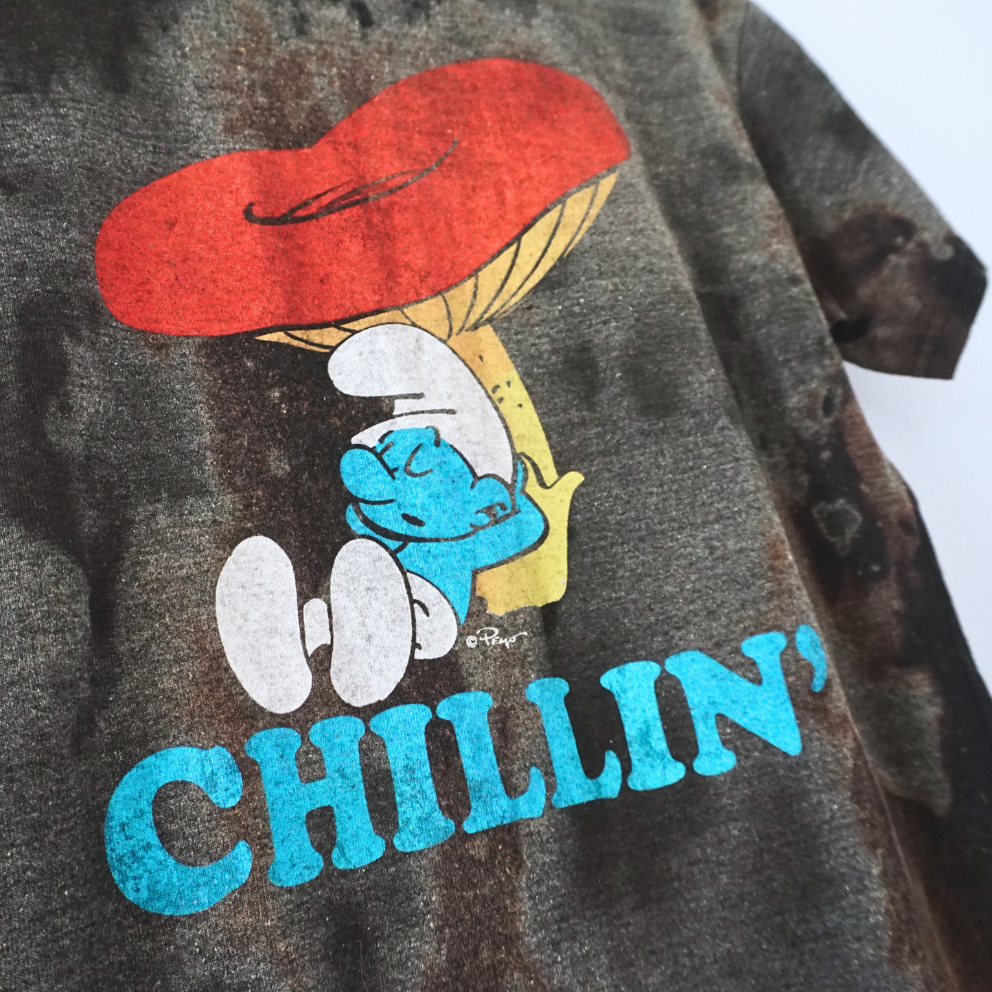 Chillin' Smurf Tee | Pre-Loved