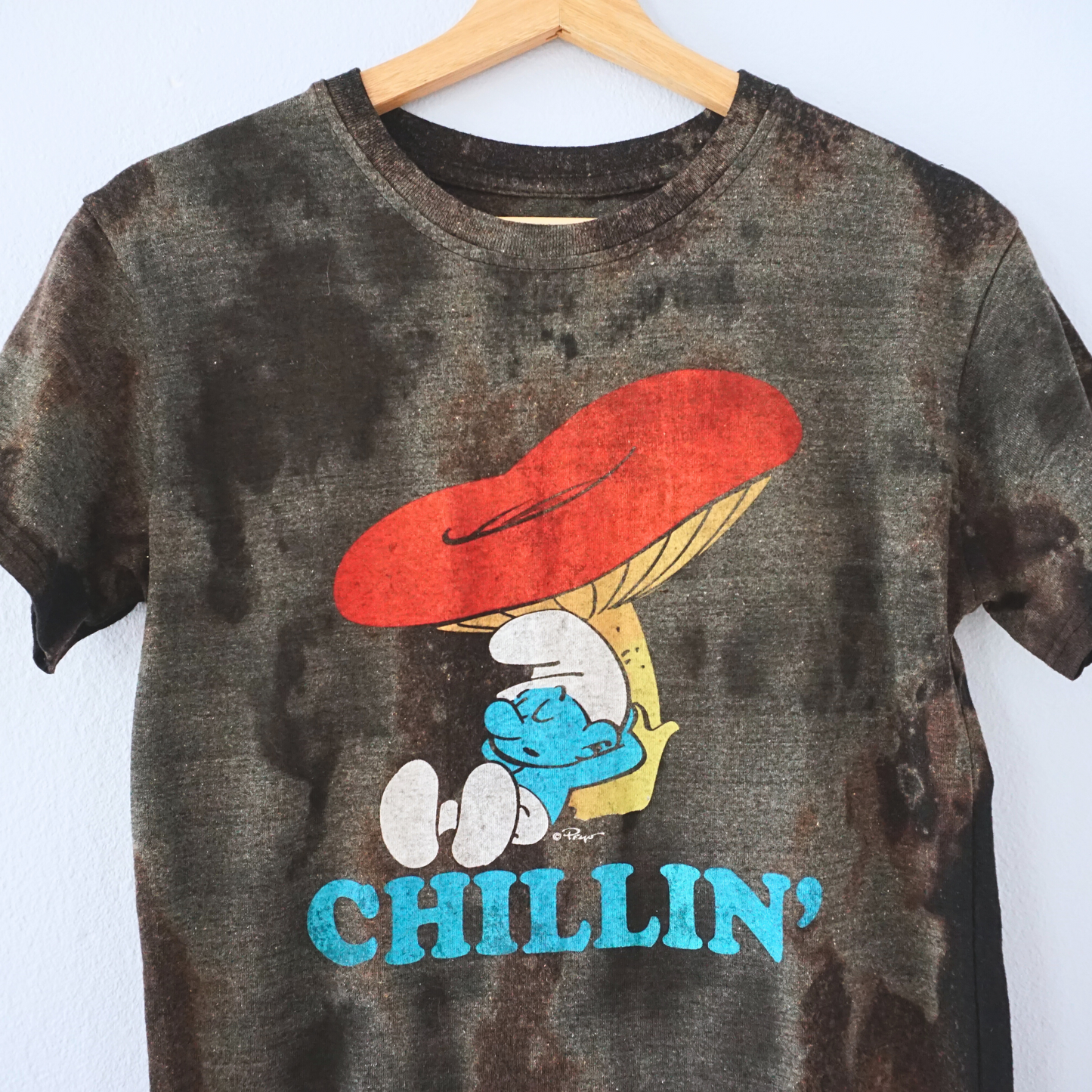 Chillin' Smurf Tee | Pre-Loved