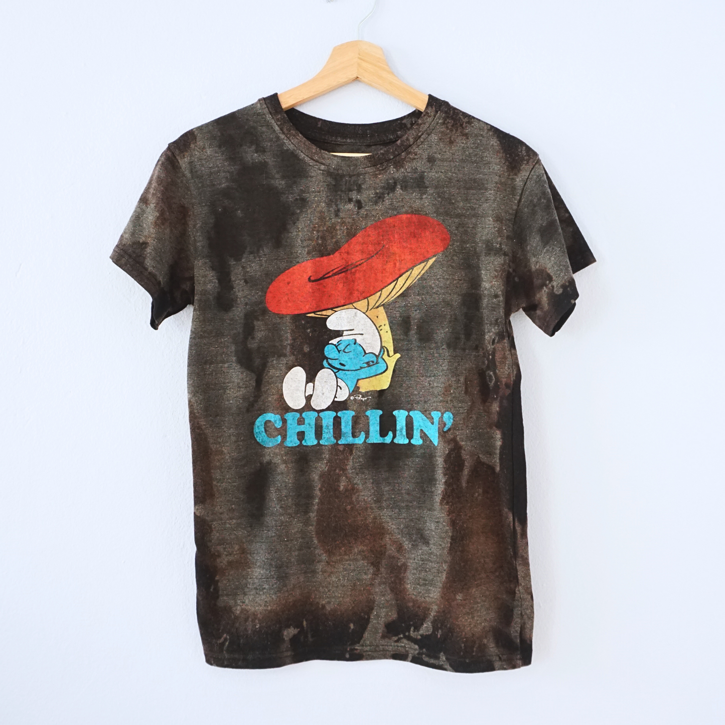 Chillin' Smurf Tee | Pre-Loved