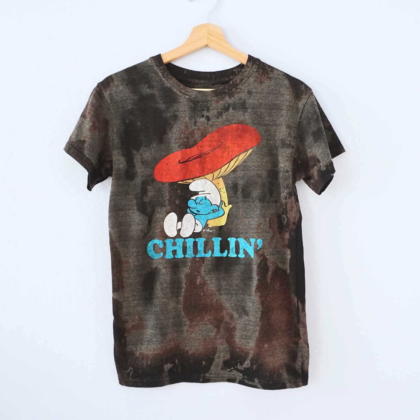 Chillin' Smurf Tee |  Pre-Loved